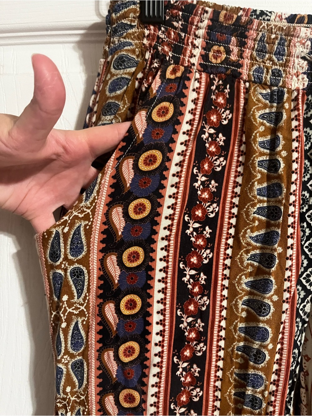 American Eagle Outfitters | Multicolor Tribal-Print Joggers - Sz Small - Picture 2 of 9